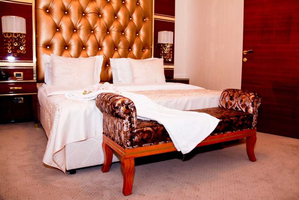 Sapphire Hotel 44/72