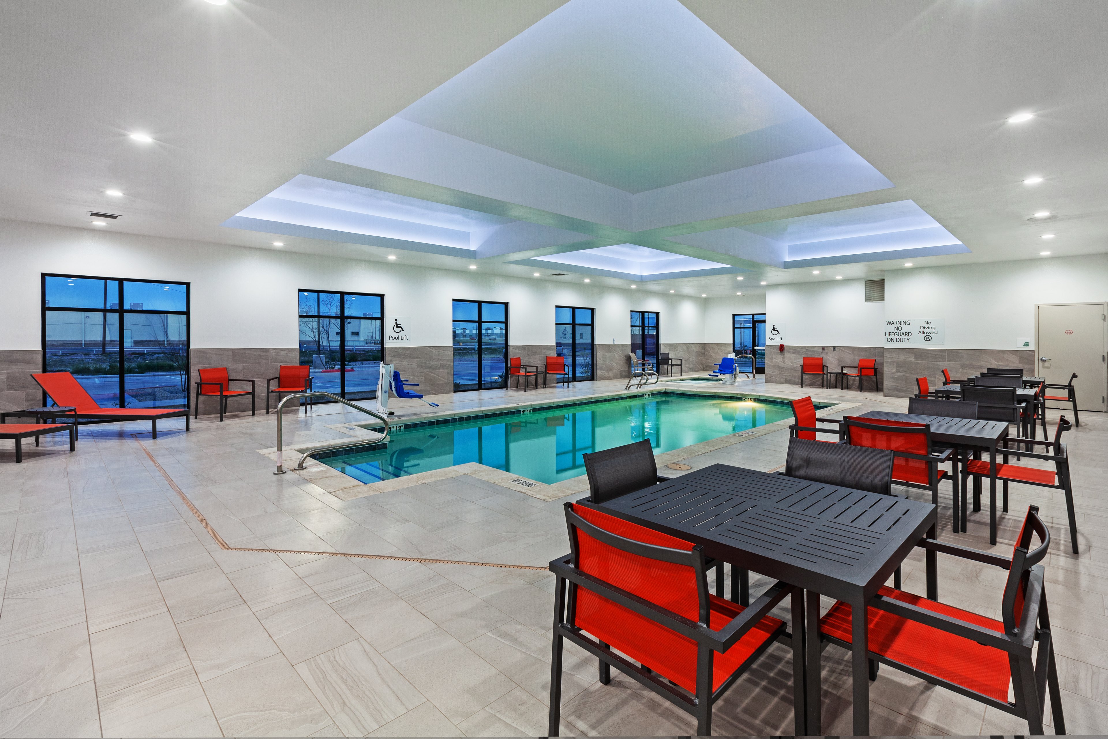 Holiday Inn Lubbock South 35/54