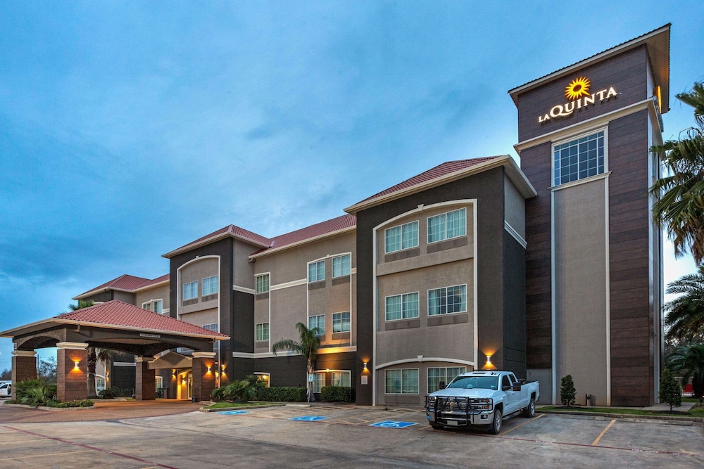La Quinta Inn & Suites by Wyndham Alvin 5/55