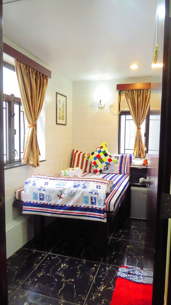 ROOM, DOUBLE BED