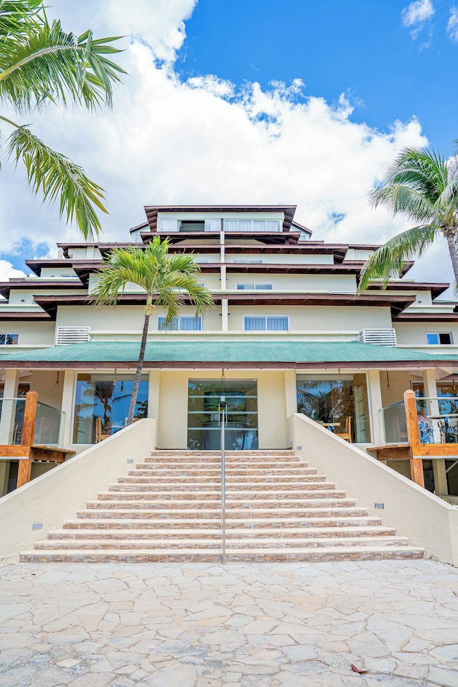 Coral Costa Caribe Beach Resort - All Inclusive 7/101