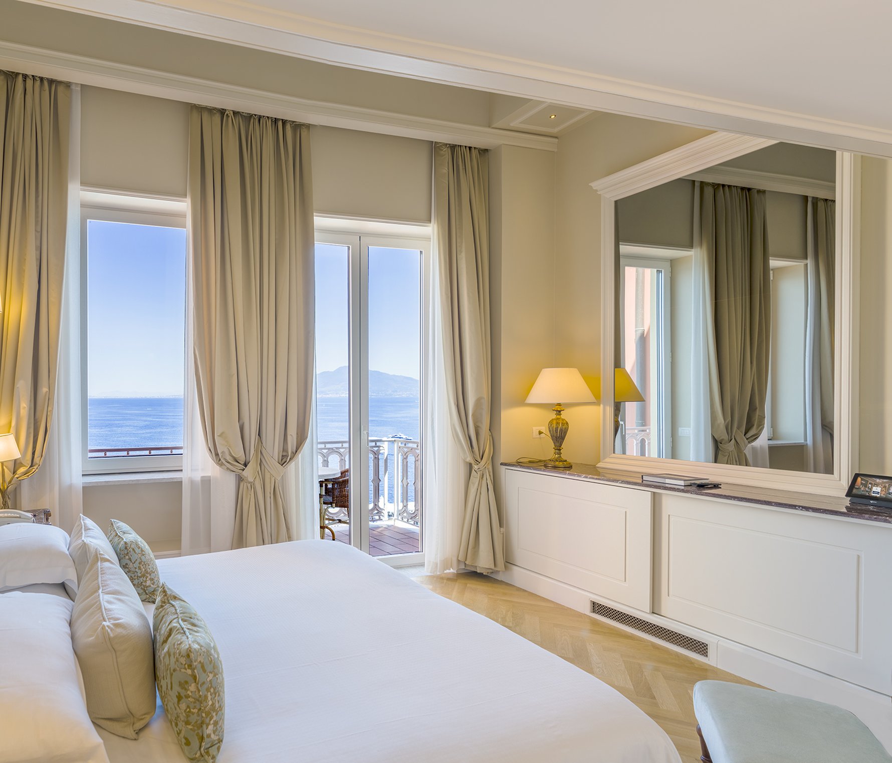 JUNIOR SUITE, DELUXE, SEA VIEW, TERRACE