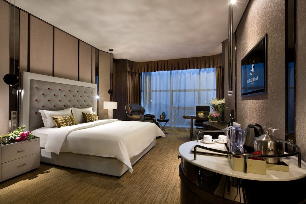 DeRUCCI Hotel 13/65