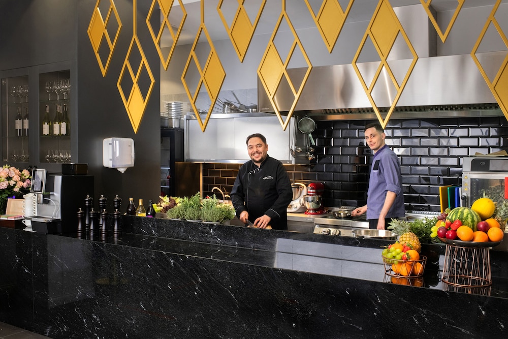 Xerion Hotel 6/50