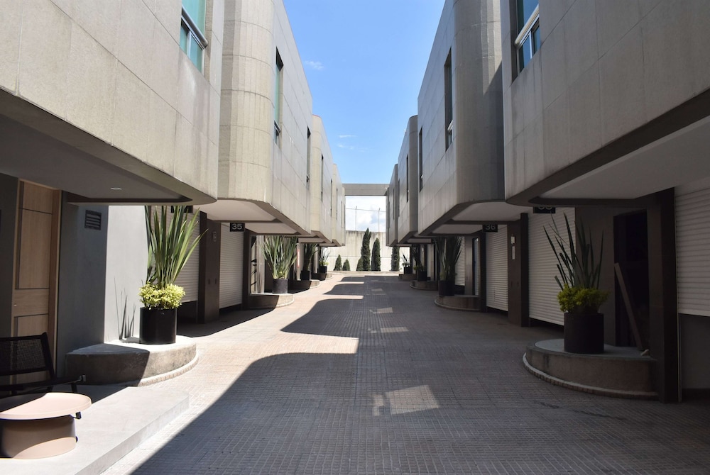 Ramada by Wyndham Mexico City Santa Fe 51/55