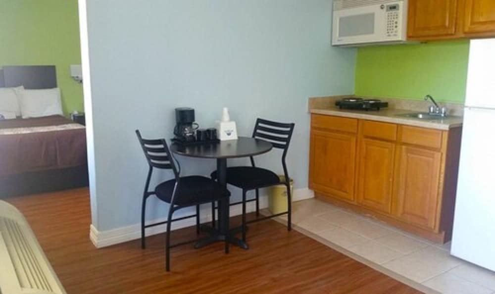 Americas Best Value Inn & Suites Port Arthur 17/25