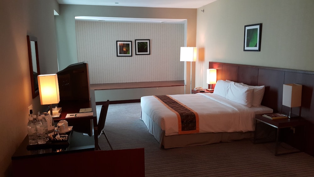 Rh Hotel 8/22