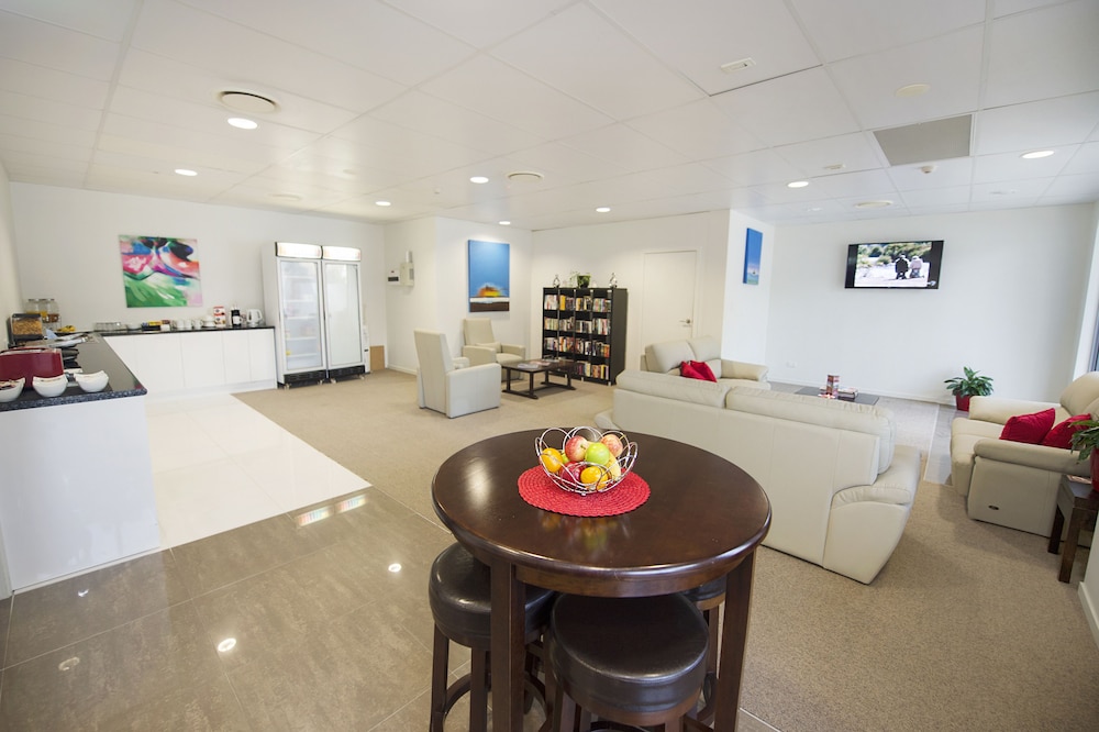 GLADSTONE CITY CENTRAL APARTMENT HOTEL 40/46