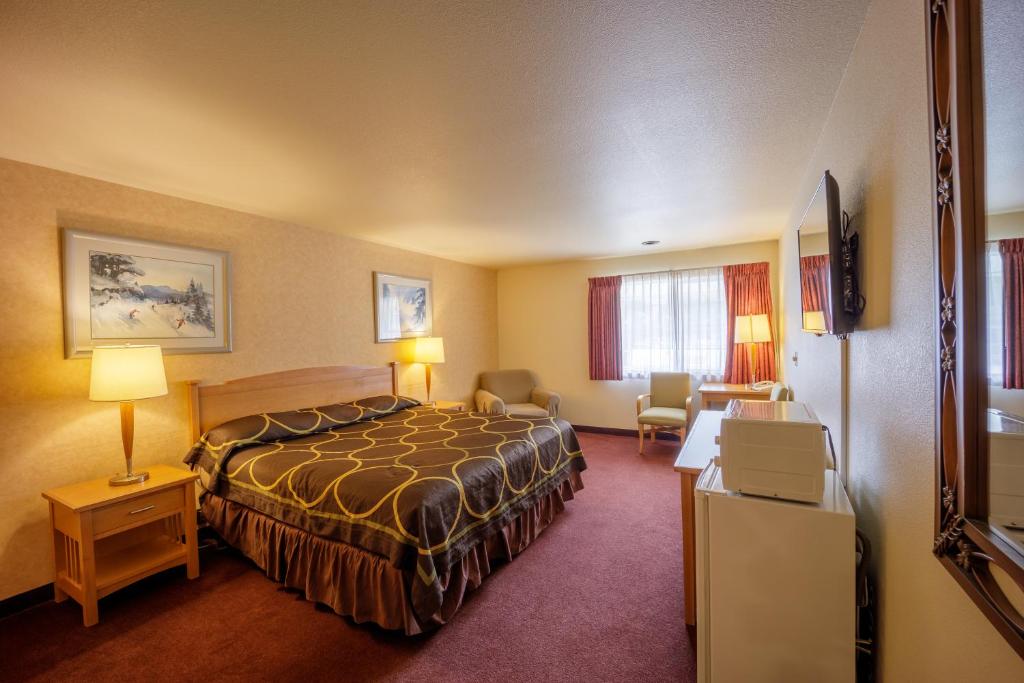 The Summit Inn (ex Howard Johnson Snoqualmie/Summit) 12/33