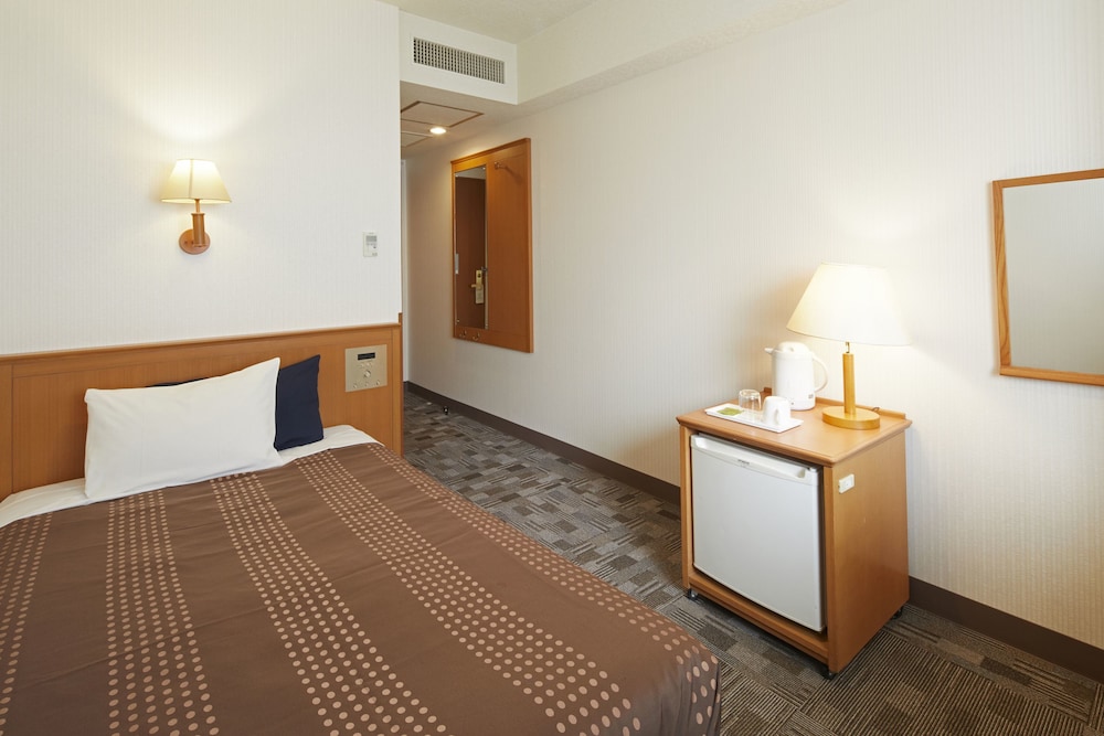 ROOM, SEMI DOUBLE BED