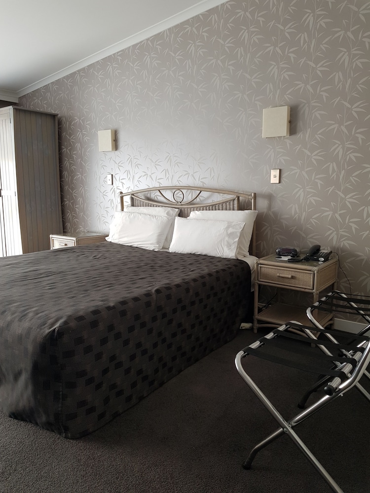 The Avenue Hotel 10/51
