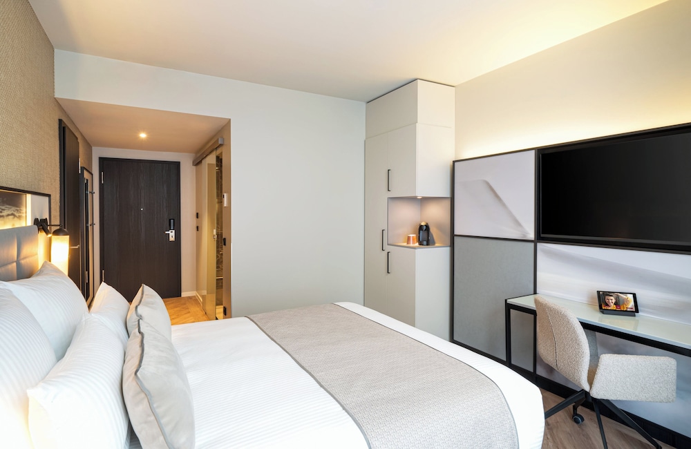Deluxe, Queen Bed