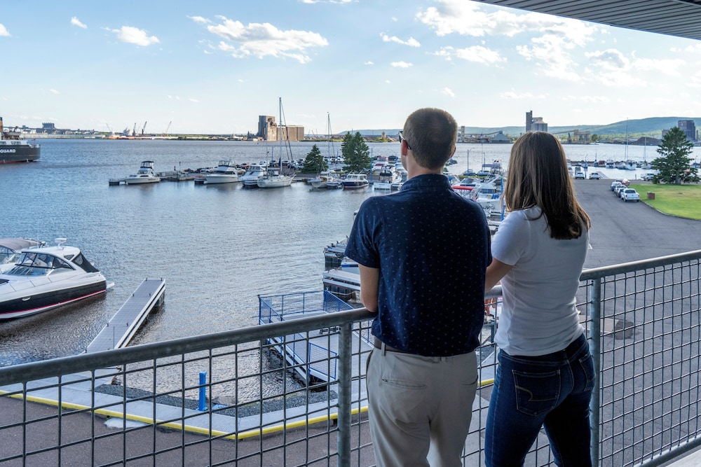 Park Point Marina Inn 69/72