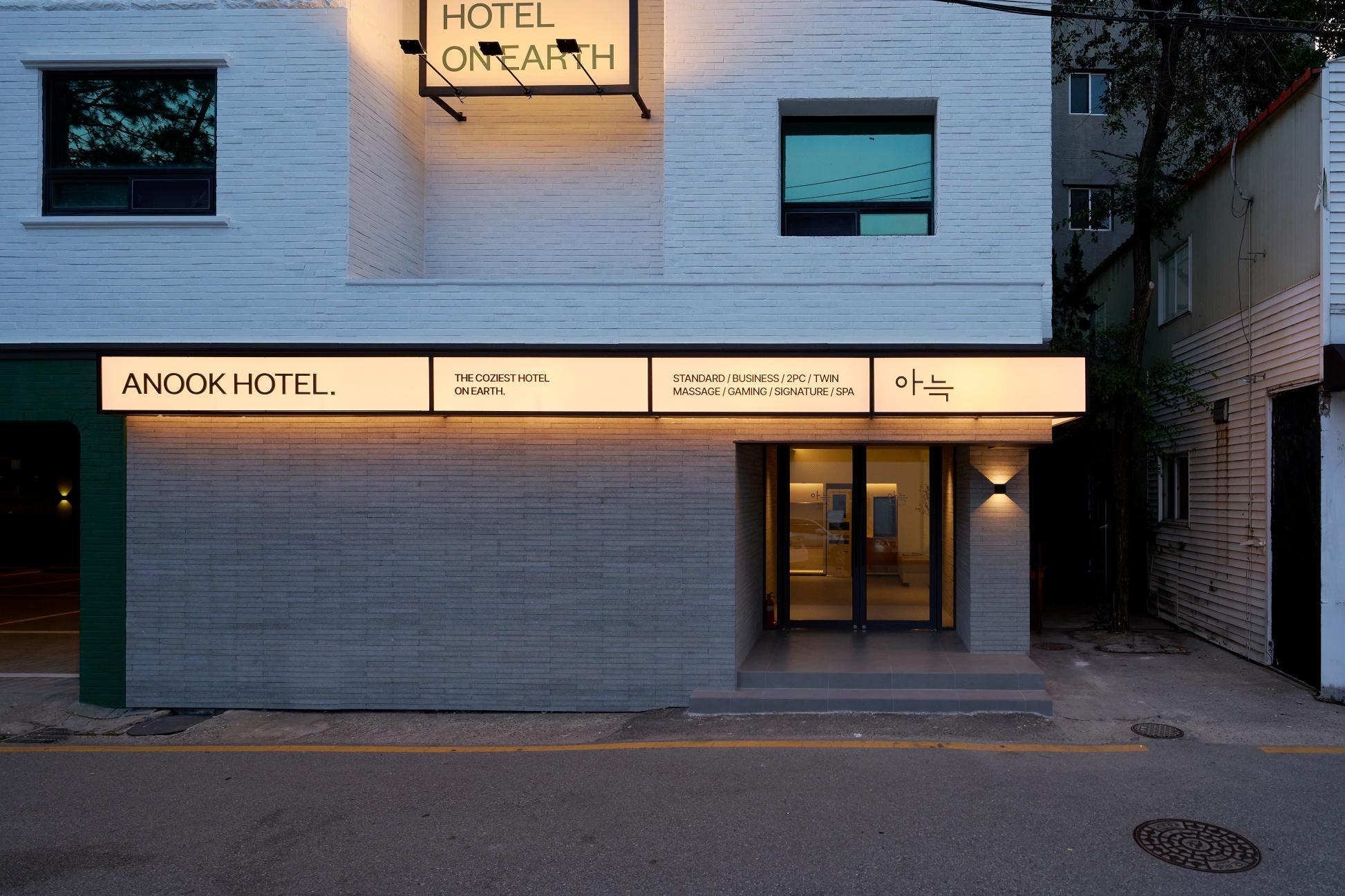 October Hotel 5/80