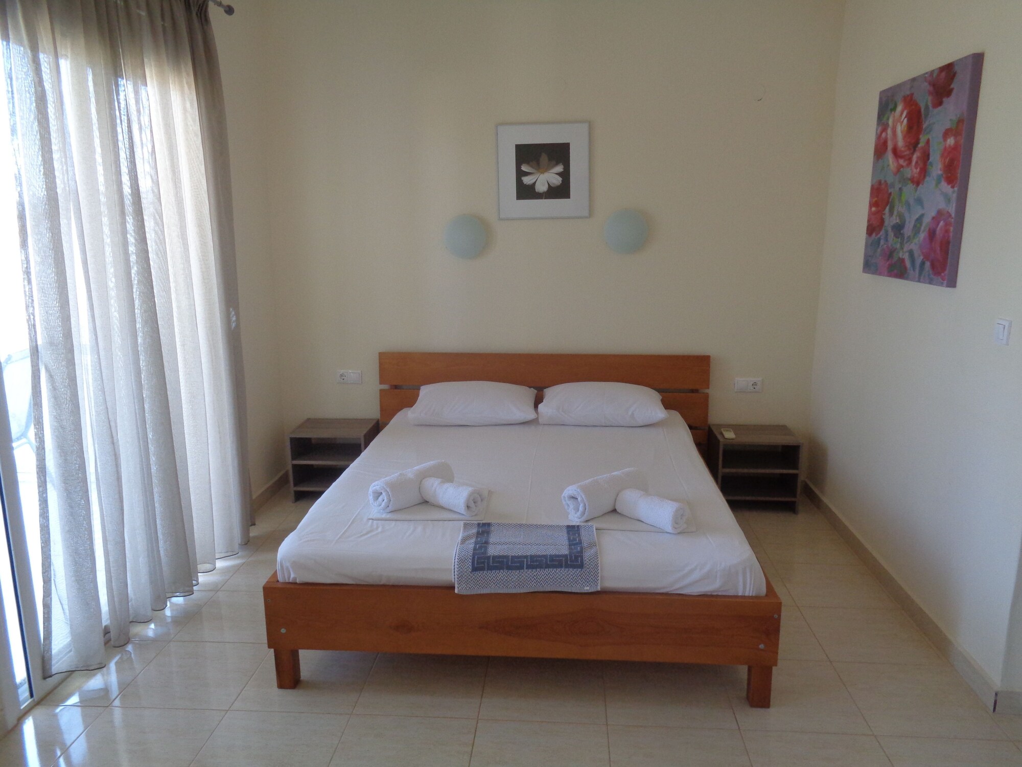 STANDARD, QUEEN BED, SEA VIEW