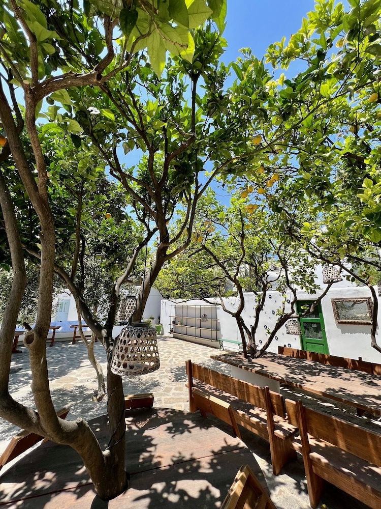 Matogianni Hotel 44/48