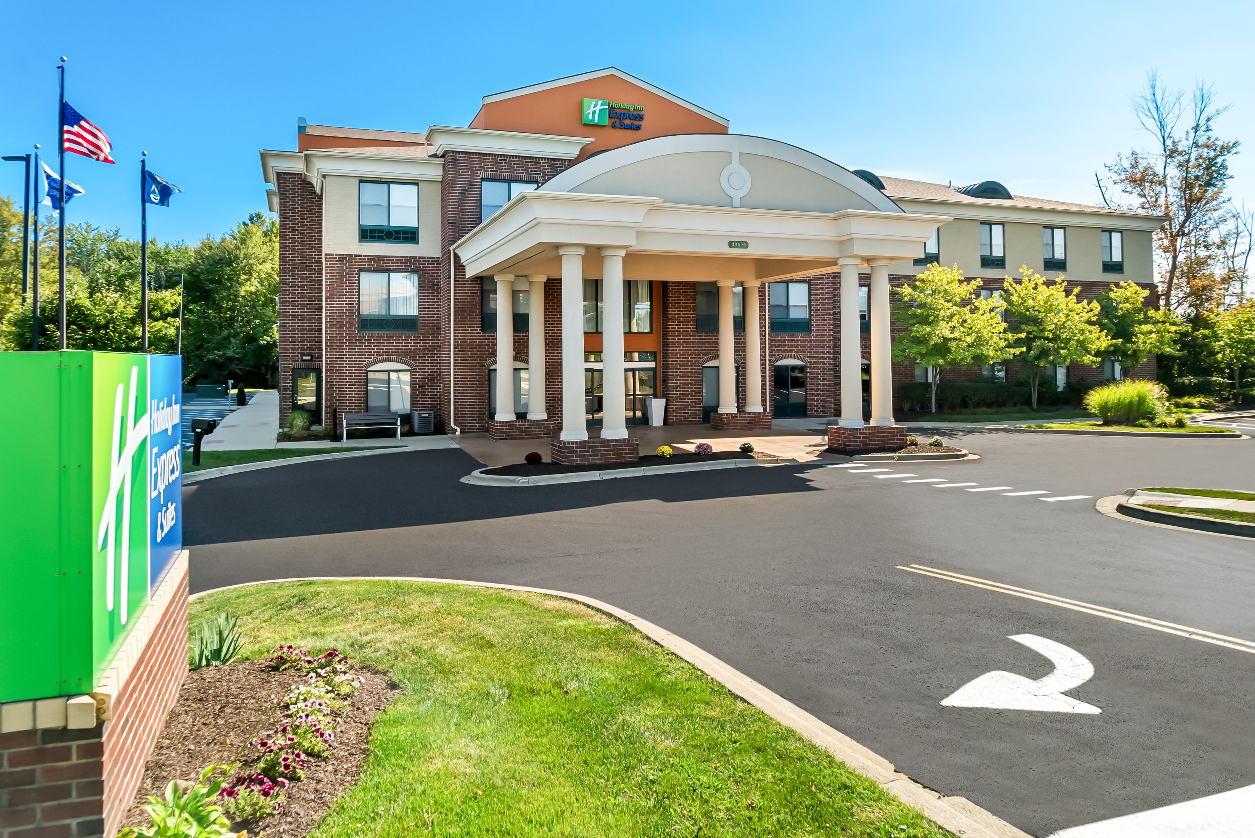 Holiday Inn Express Hotel & Suites Detroit-Novi 68/69