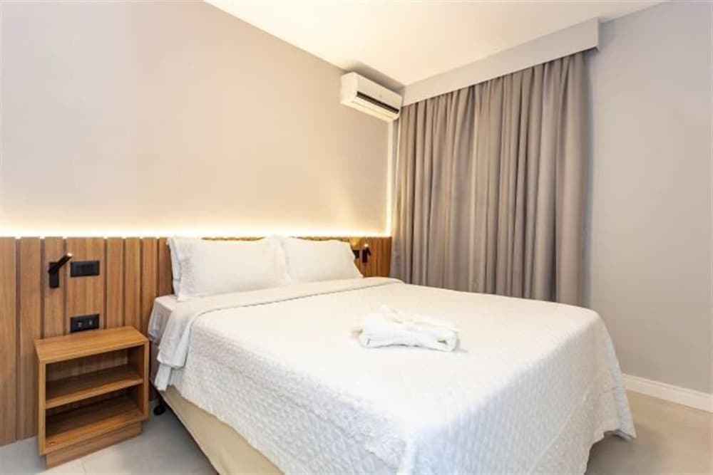 PREMIUM, QUEEN BED
