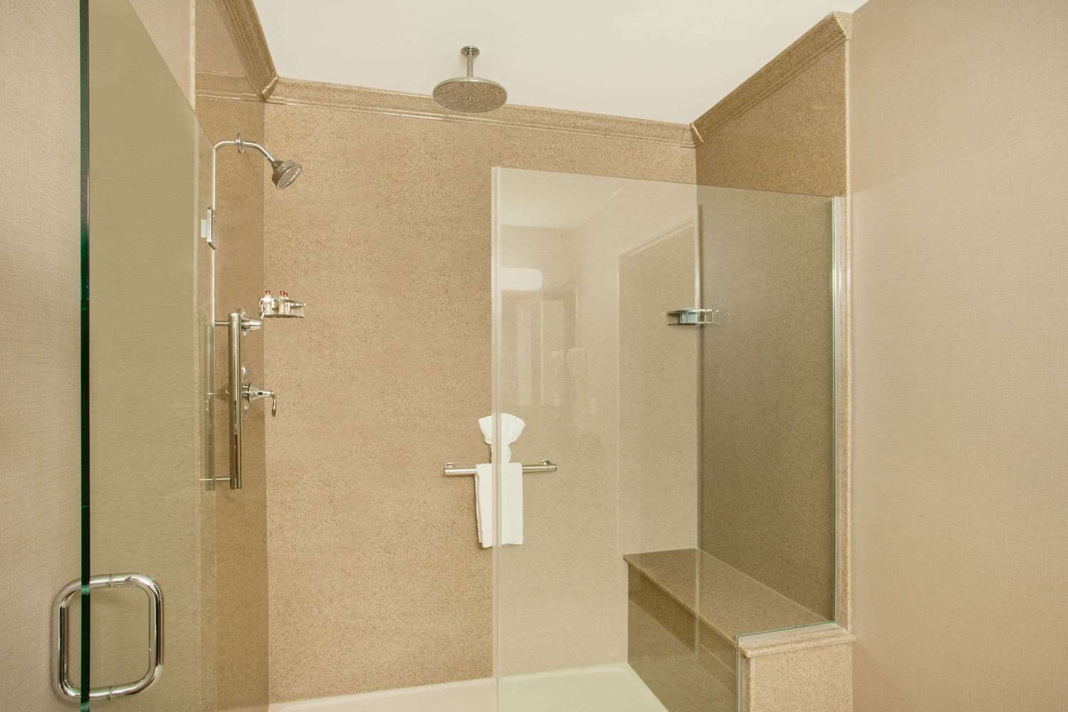 Wingate by Wyndham Columbia 32/32