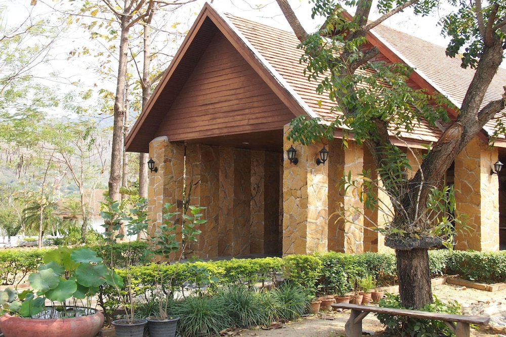 Khao Yai Country Hill Resort 3/37