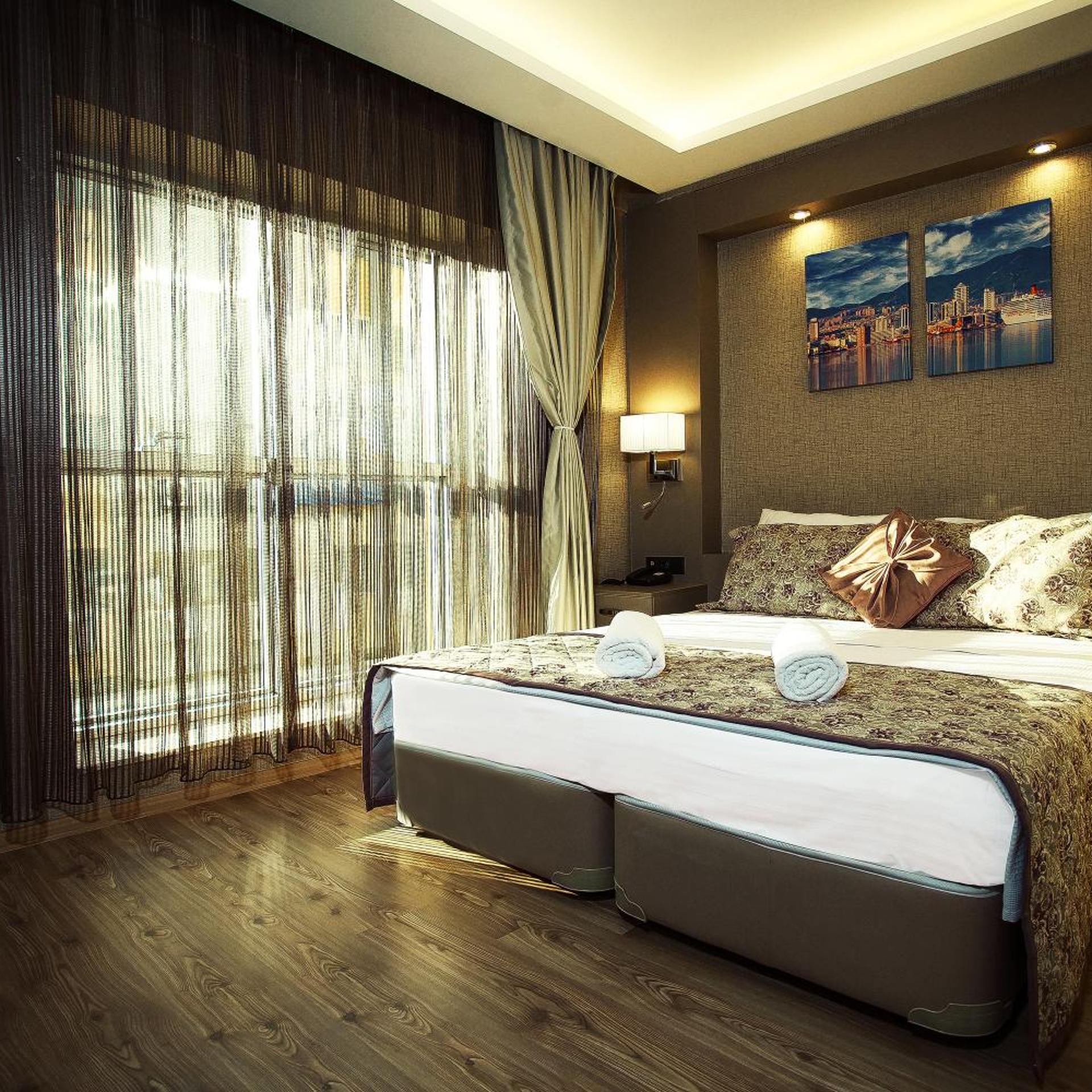 Hotel Iz 12/47