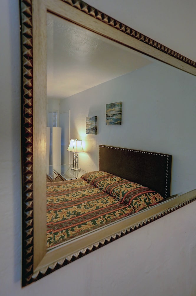 Beach and Town Motel 10/50