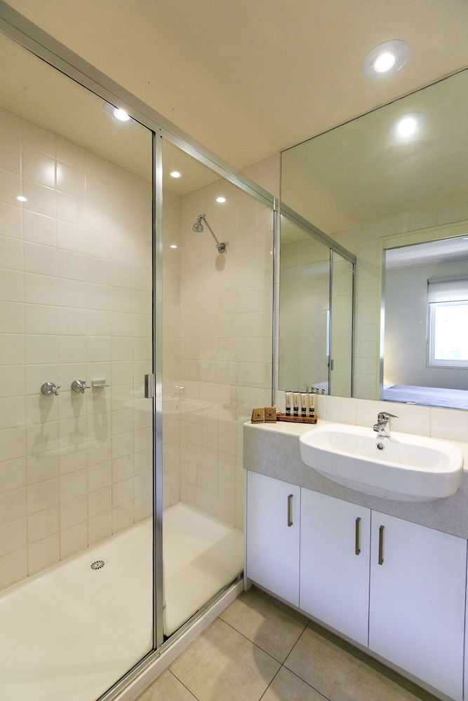 PORTSEA VILLAGE RESORT 24/69