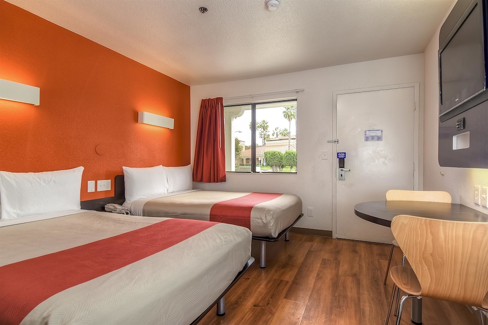 Motel6 Carlsbad, CA Beach 19/50