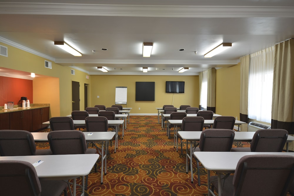 Comfort Inn & Suites Trussville I-59 Exit 141 42/45
