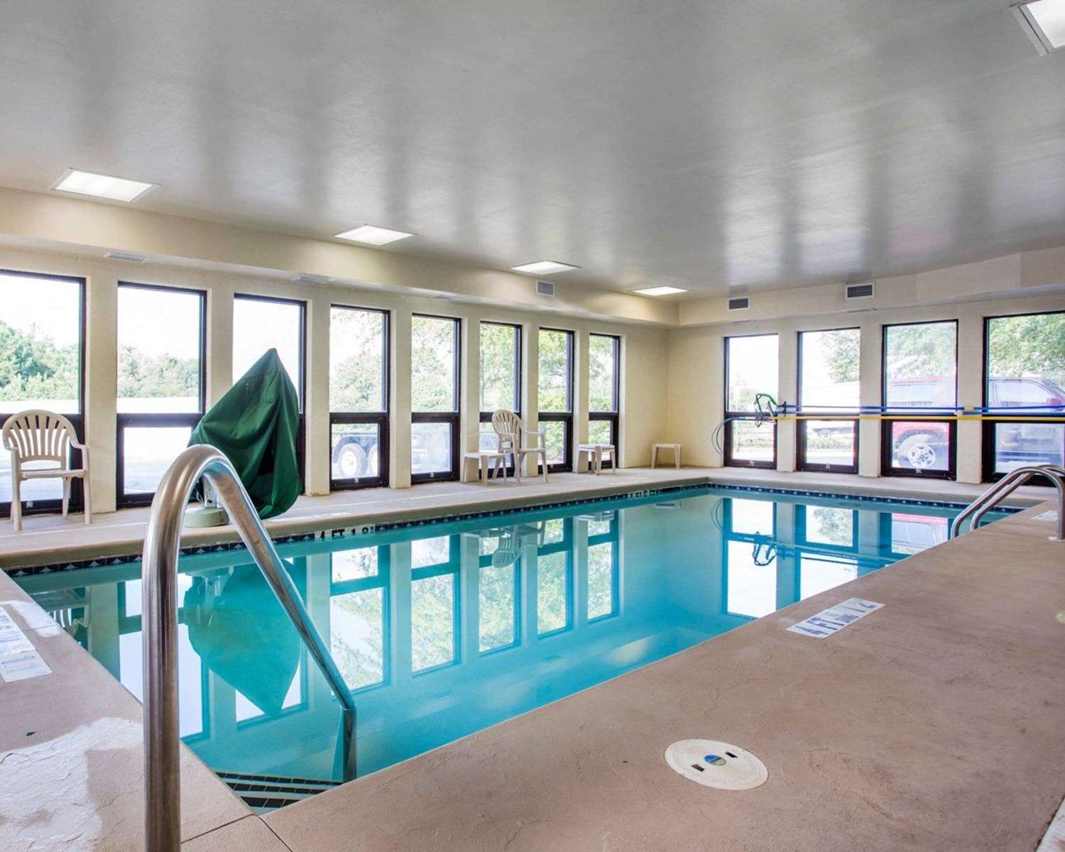Comfort Inn Suites At Stone Mountain 25/39