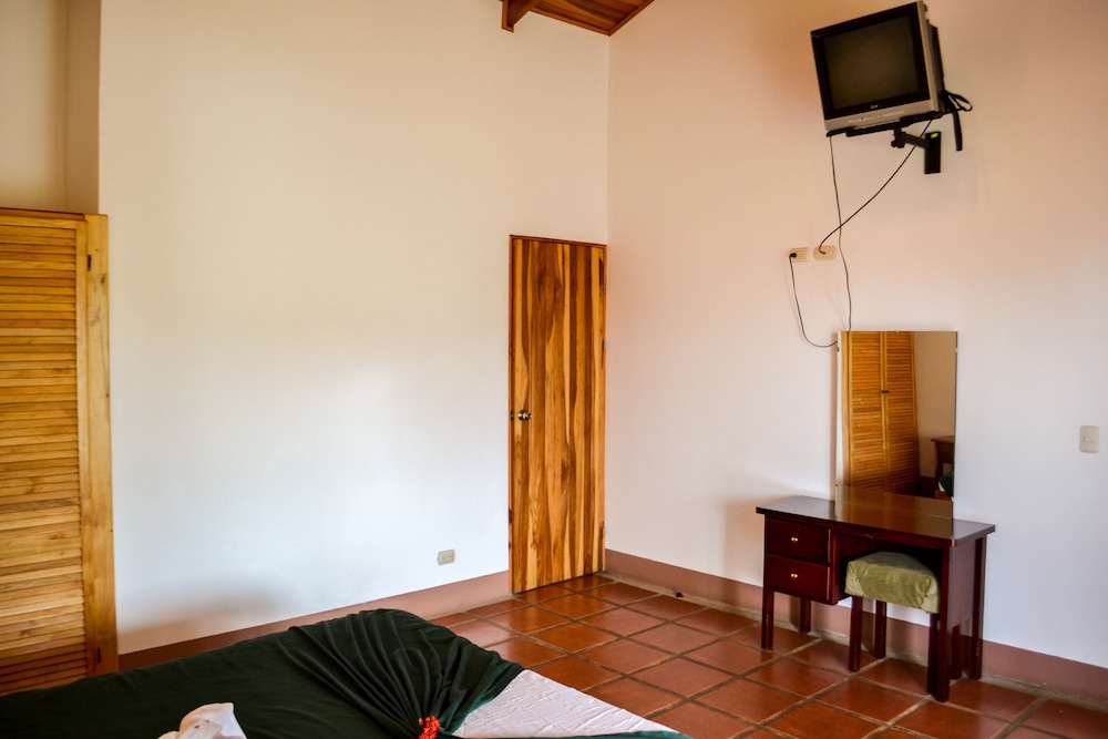 Termales del Bosque and Hot Springs 6/50