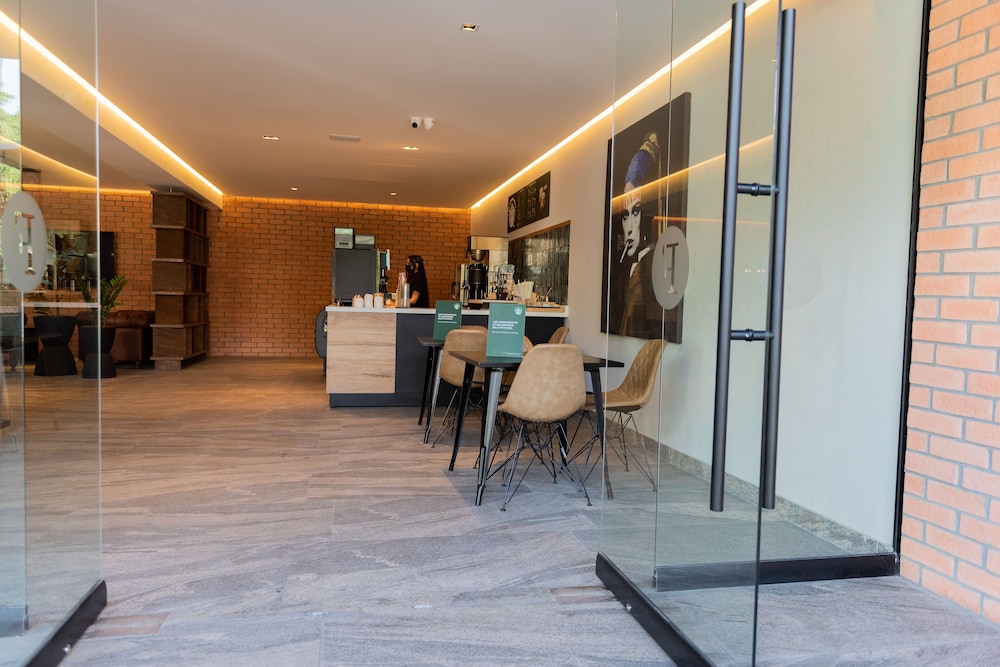 Fulton Business Luxury Hotel 5/49