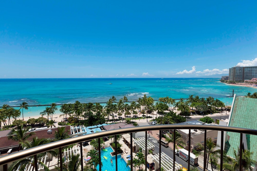 Waikiki Beach Marriott Resort and Spa 27/41