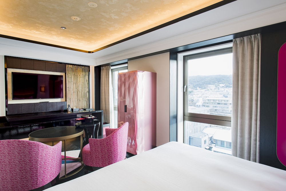 Heritage, Superior, King Bed, with View
