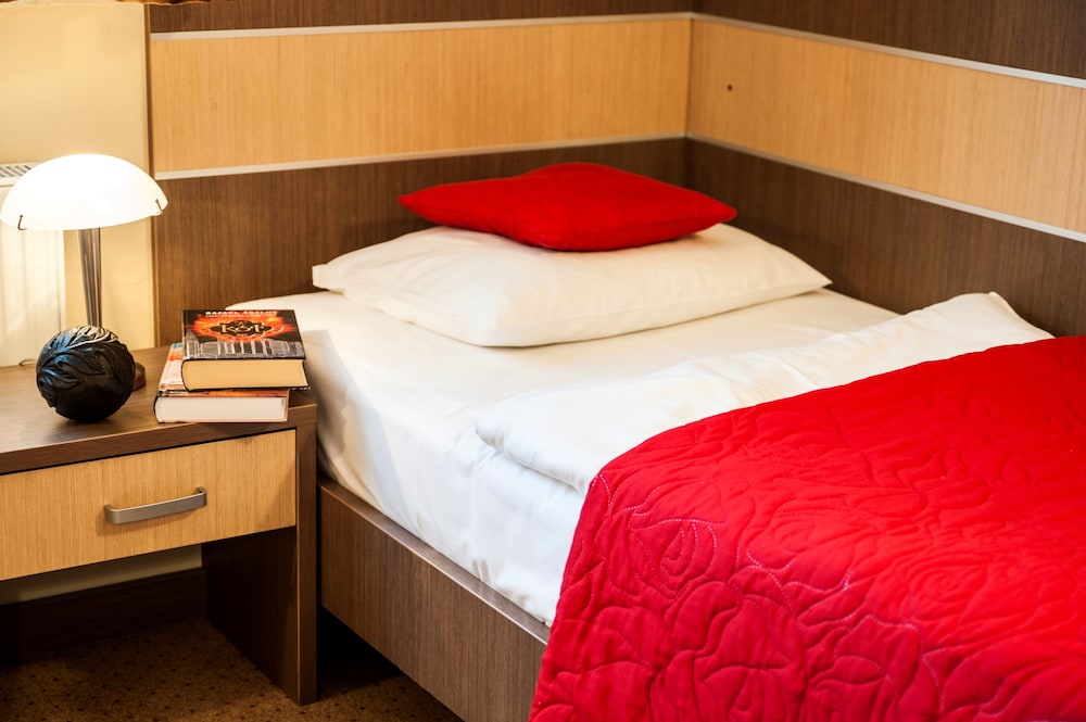 Hotel Sleep 29/70