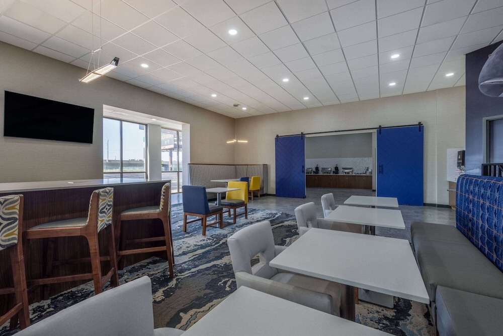Hawthorn Suites by Wyndham Wichita Airport 36/44