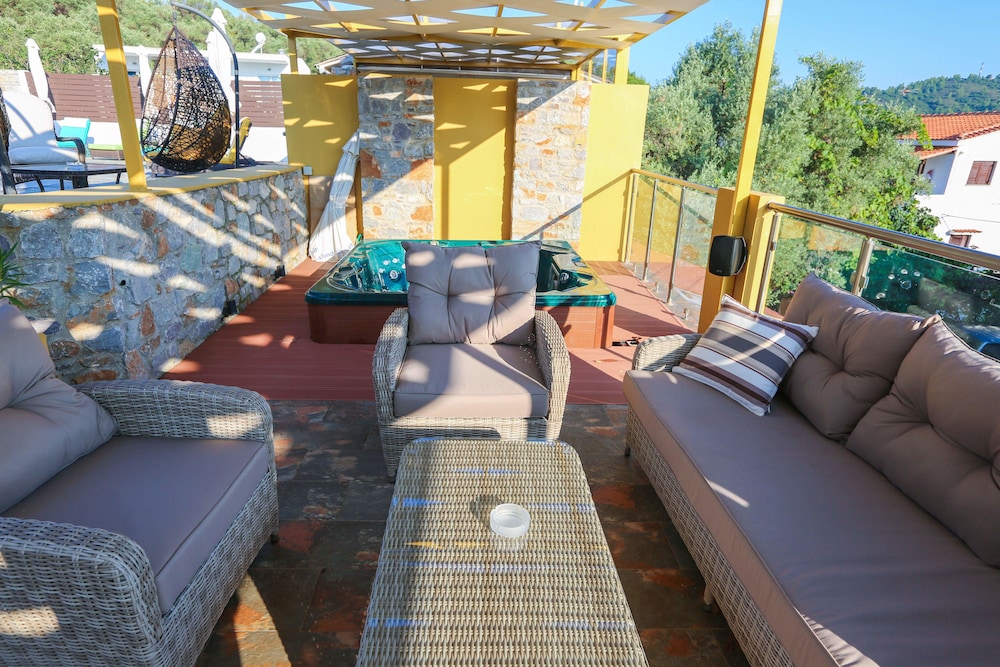 SKIATHOS ISLAND SUITES 28/50