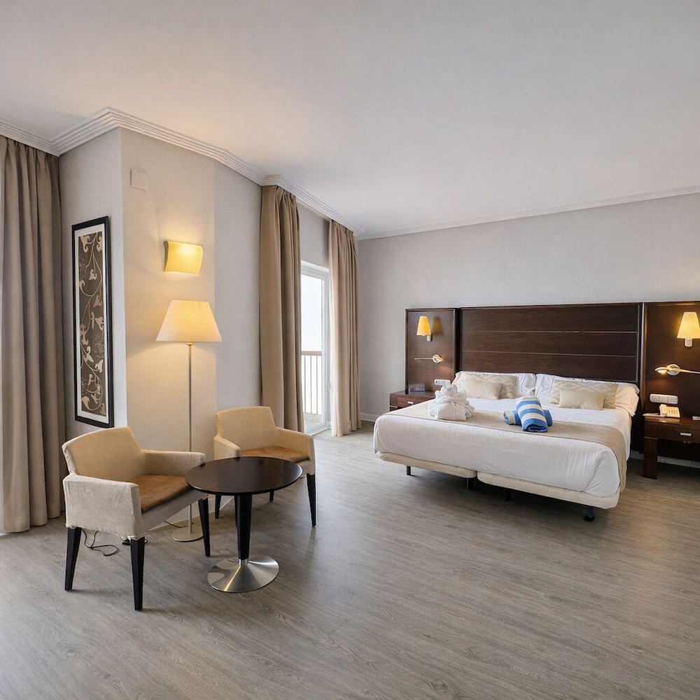ELITE, DOUBLE BED, PARTIAL SEA VIEW, JETTED TUB