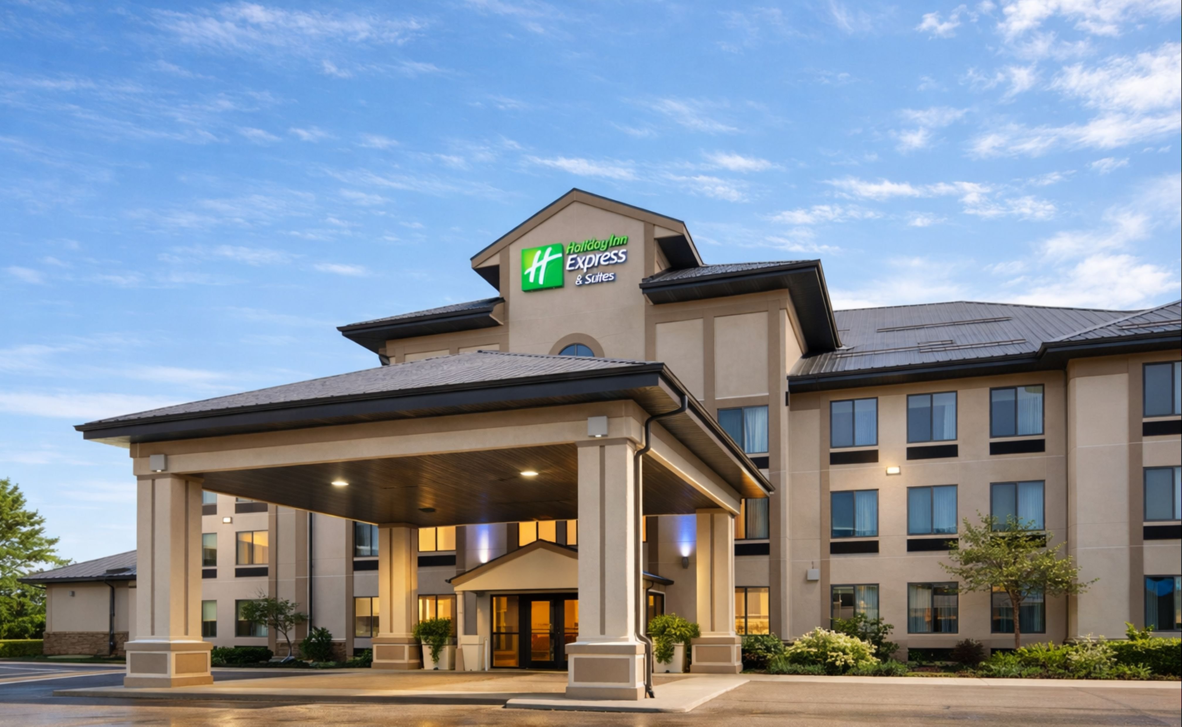 Holiday Inn Express Hotel Suites Winner 7/74