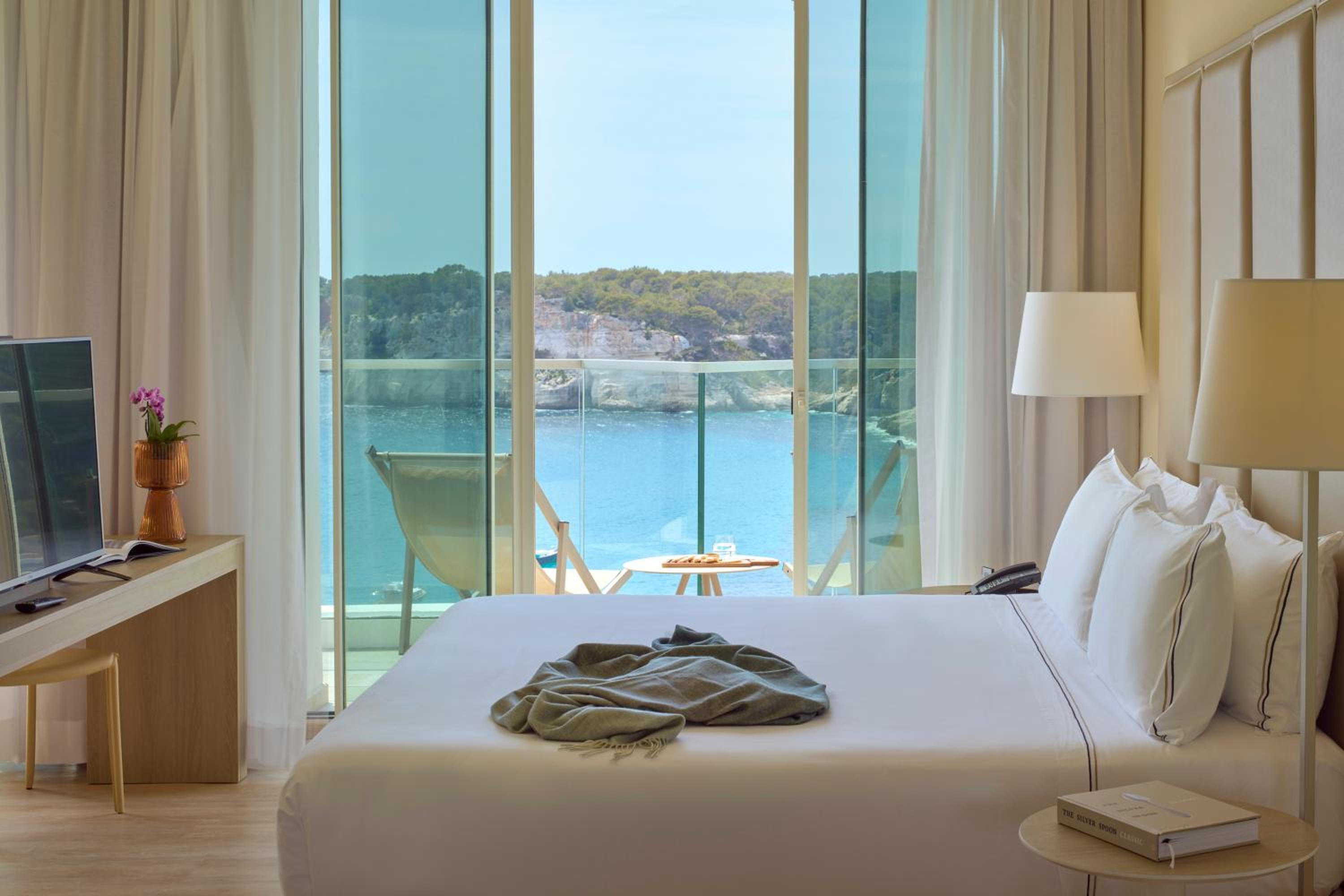The Level, Suite, Sea View