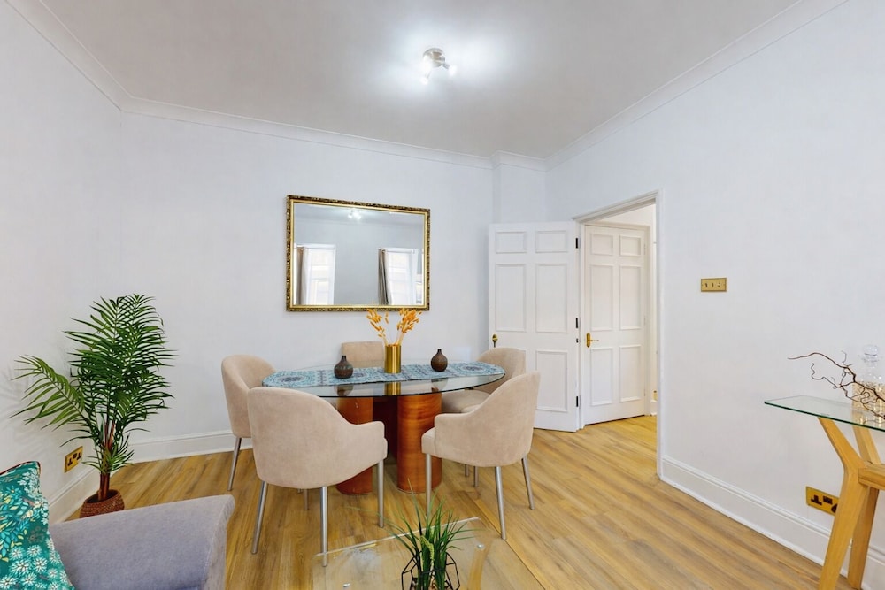 Park Lane Apartments/Clarges Street 4/50