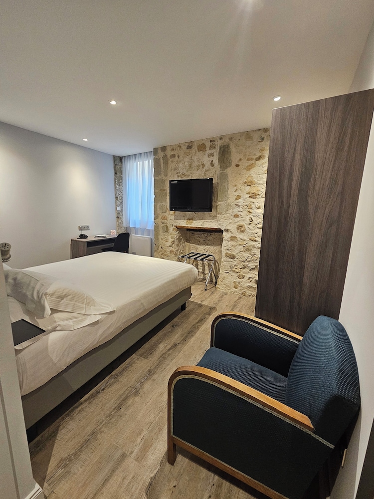 HOTEL DE LA COURONNE 26/70