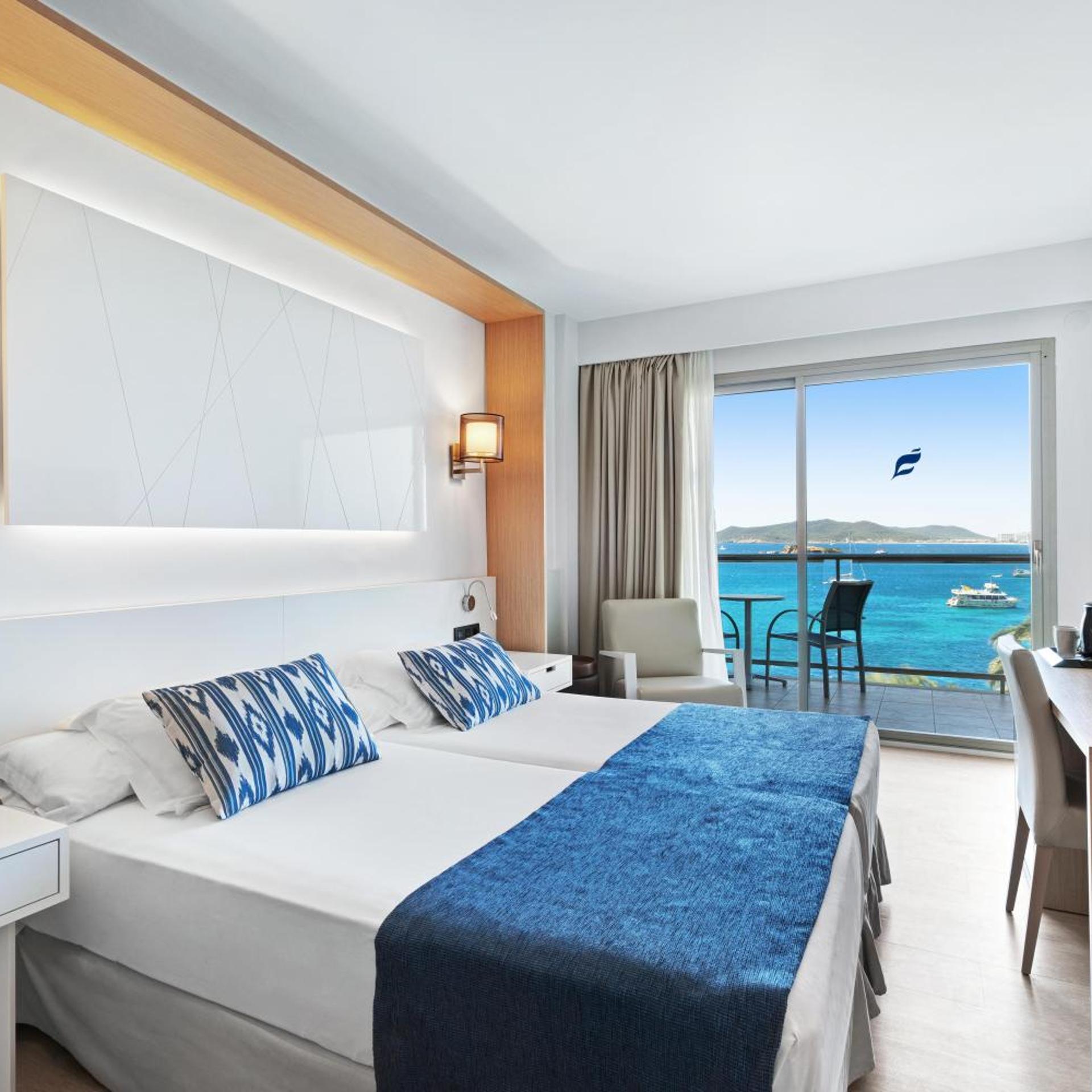 Room, Double or Twin Bed, Sea View