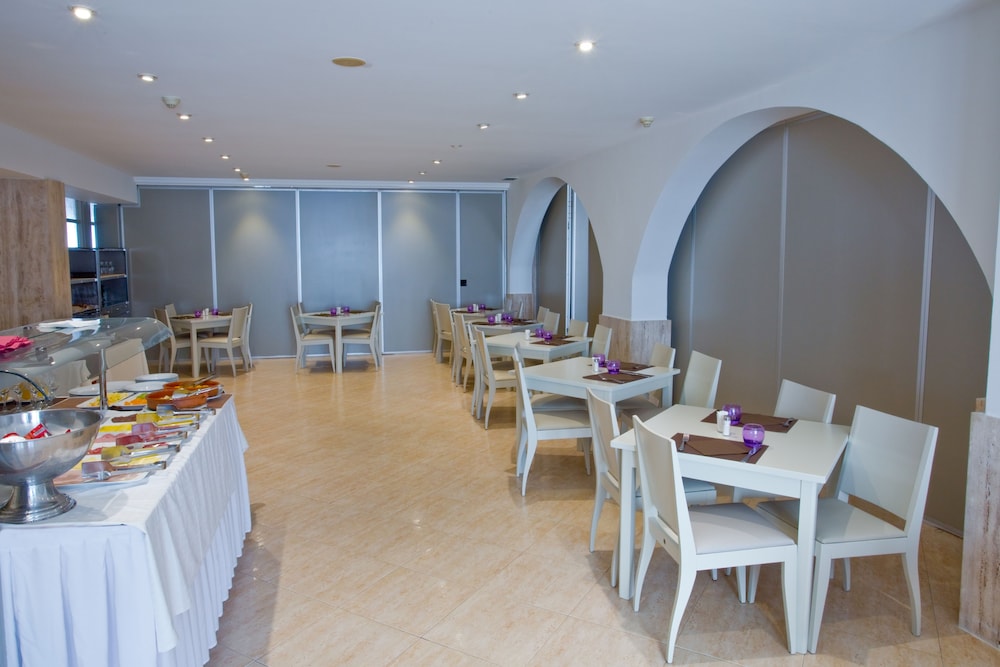 Hotel Jeni Restaurant 26/38