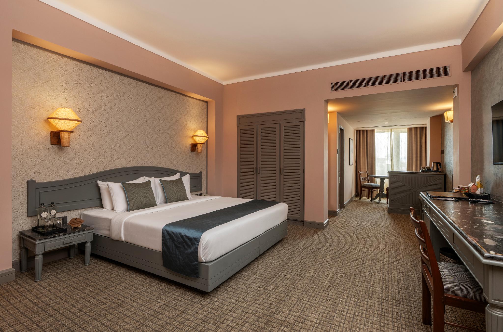 Suite, King Bed