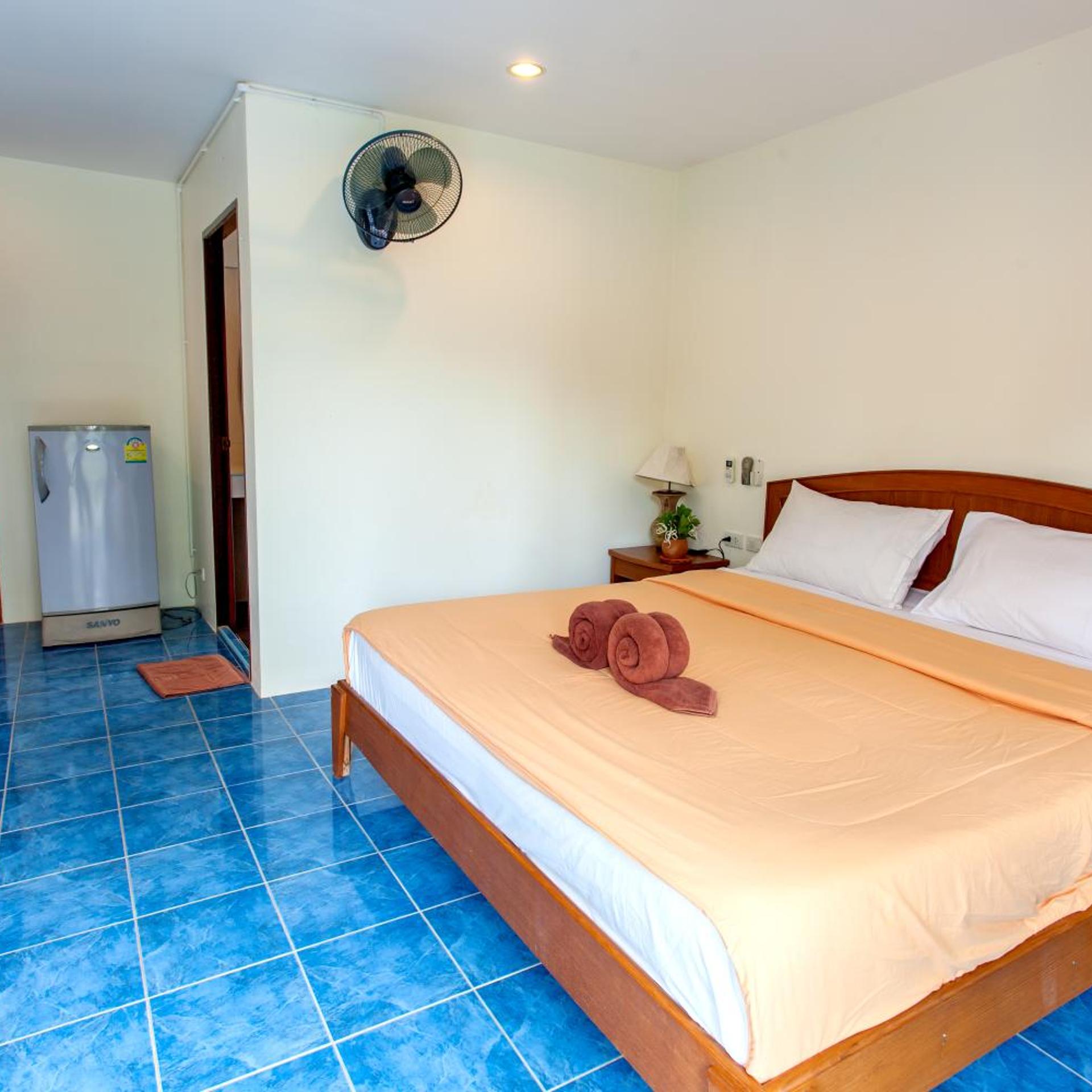 Hugs Guesthouse And Hostel 1/16