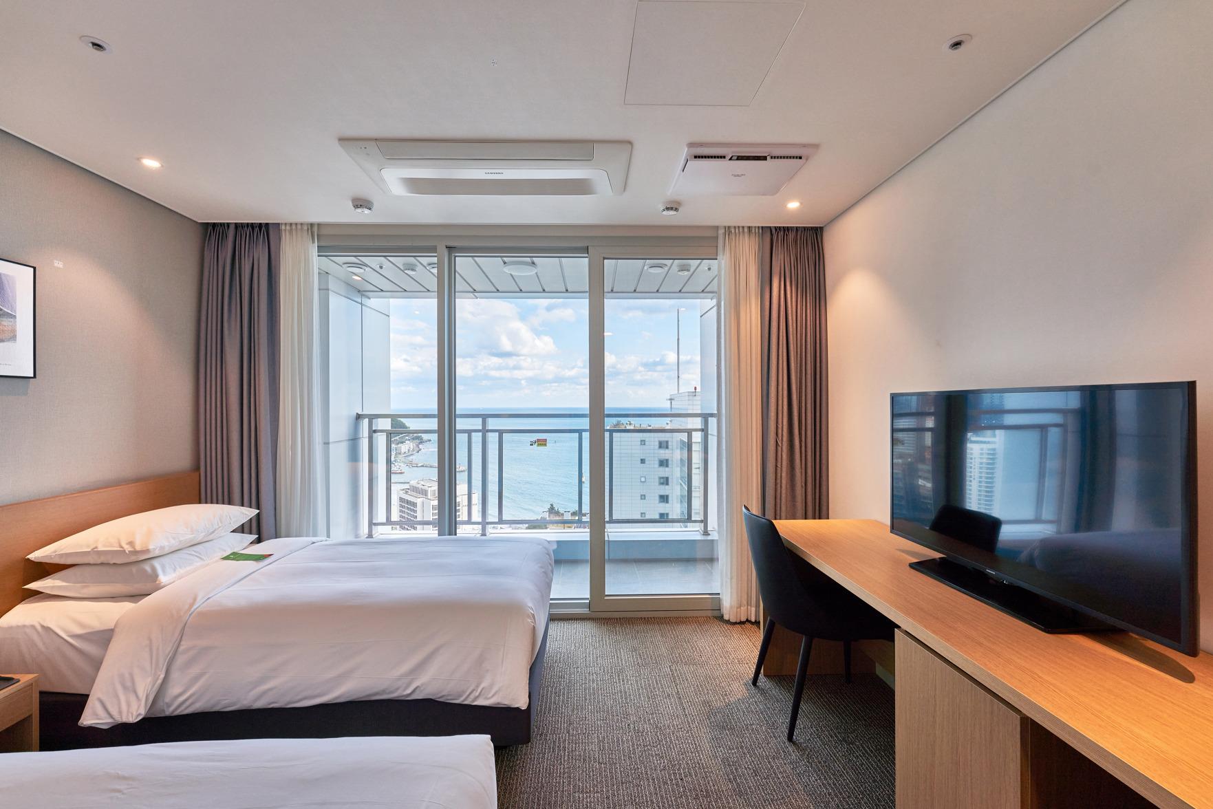 Ocean, Twin Beds