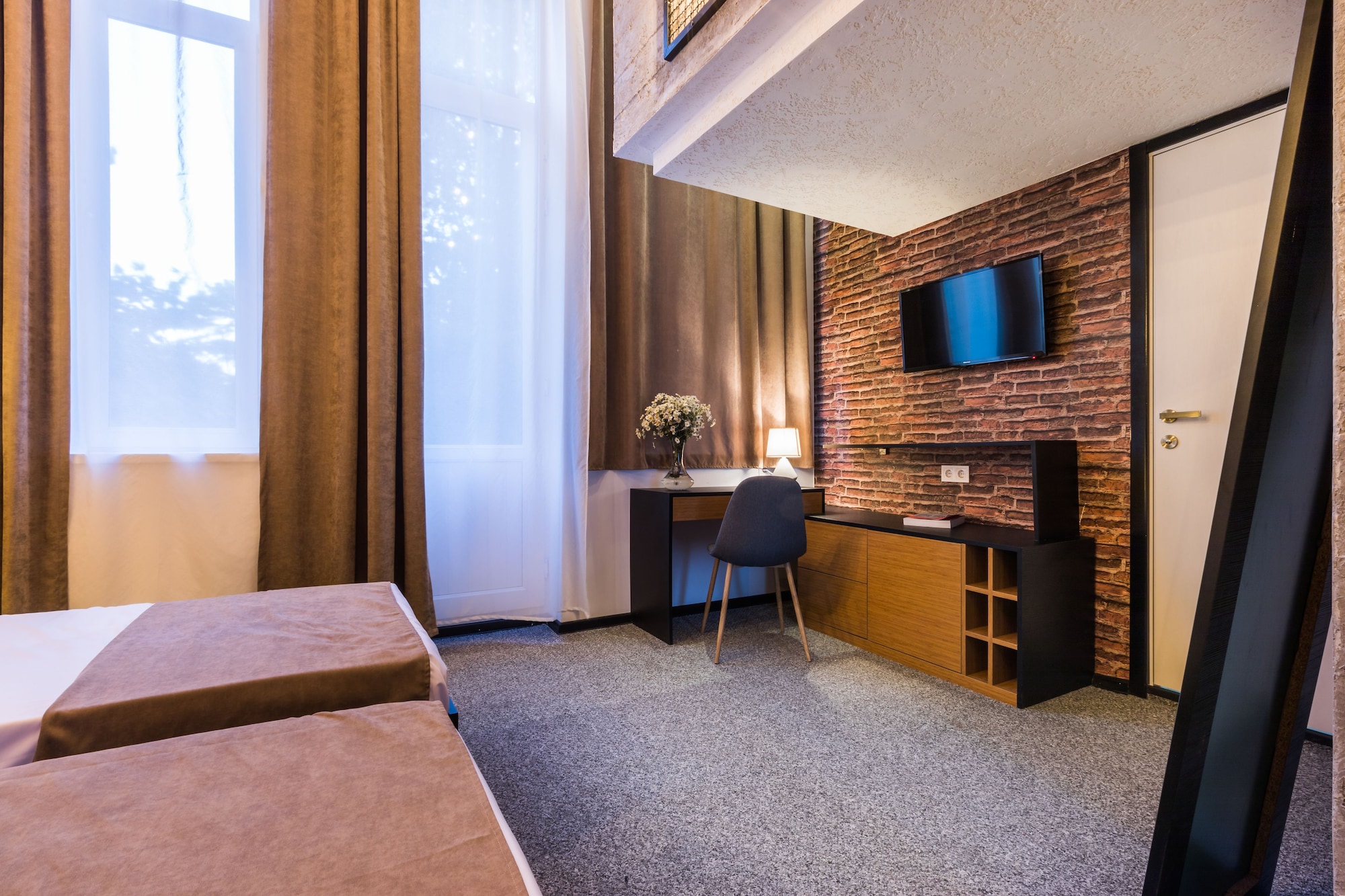 SUPERIOR, DOUBLE OR TWIN BED