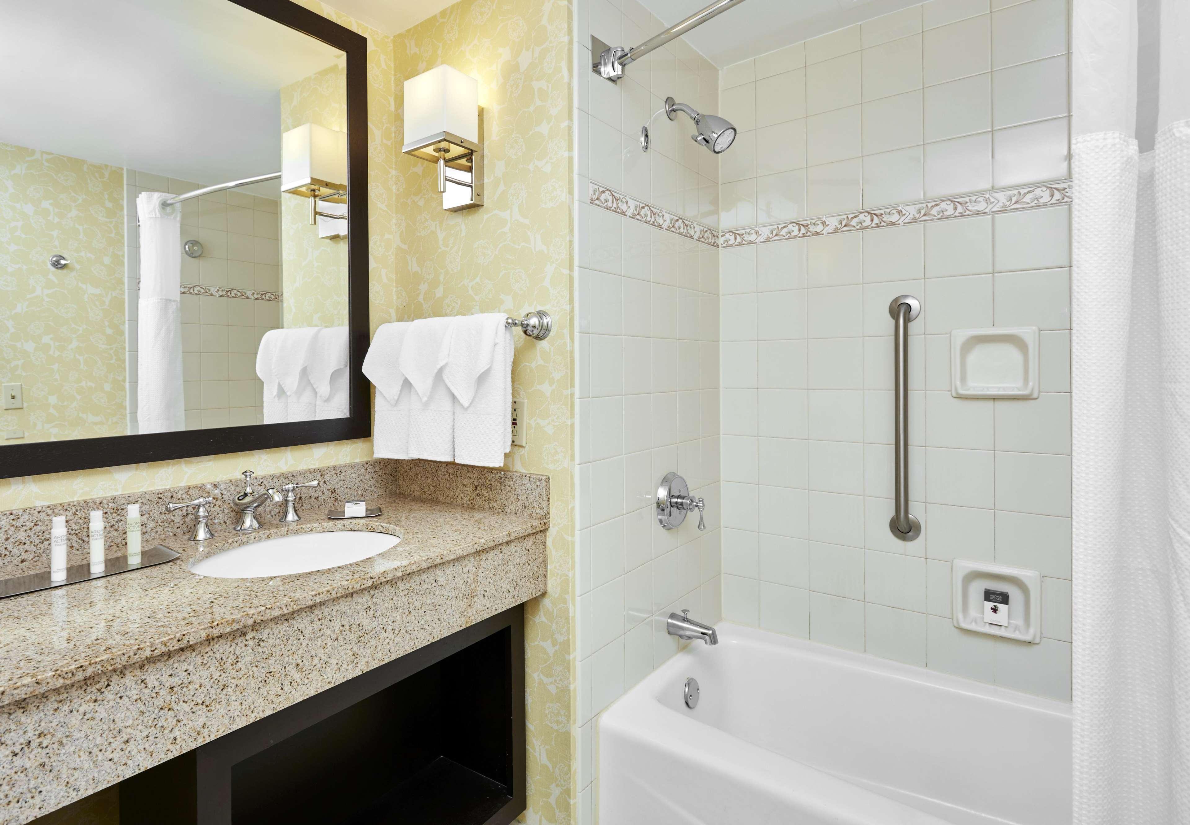 DOUBLETREE BY HILTON HOTEL CHARLOTTE 75/76