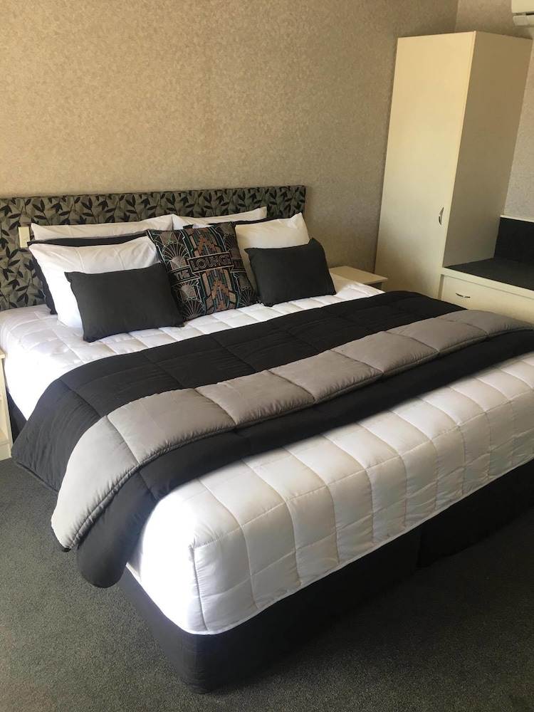 Deco City Motor Lodge 11/54